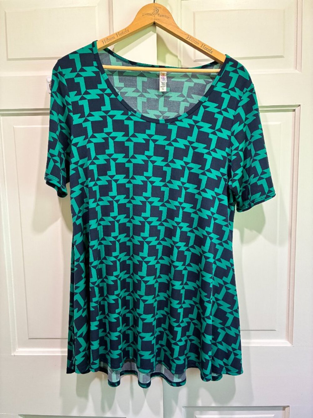 LuLaRoe Irma Tunic Top XL Green Navy Blue Geometric High Low Short Sleeve Sku9